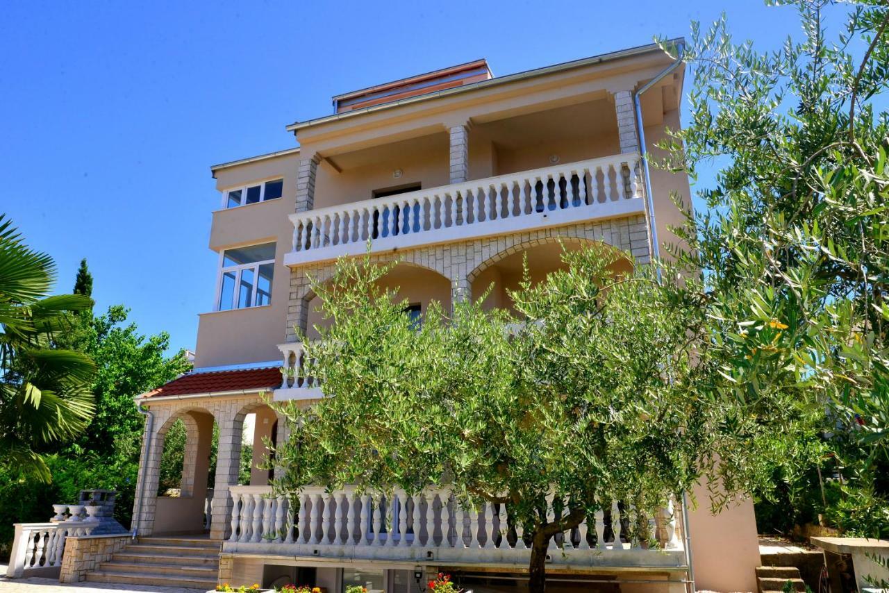 Rea Apartment